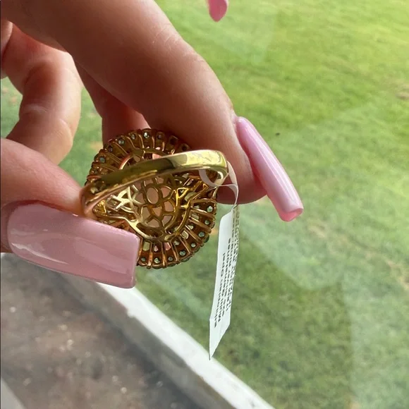 Opulent Opal and Green Gemstone Ring - Picture 6 of 11